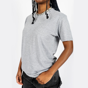 Camiseta Gruesa y Resistente 100% Algodón Ecológico Transpirable para Hombre 220gsm Estilo Urbano con Hombros Caídos Producción OEM - Product Image 1