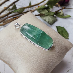 Rectangle en fluorite verte Pendentif en argent sterling 925 Pendentif à breloque Pyramide et Precious International - Product Image 2