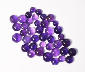 Lot en gros de 40 cabochons ronds en améthyste naturelle de 113,70 carats, 10 mm - 7 mm - Product Image 2