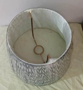 Mini abat-jour blanc en toile de jute naturelle moderne fait à la main avec anneau en métal pour lustres suspendus à usage intérieur - Product Image 5