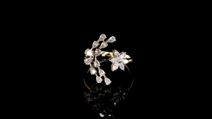 Bague de fiançailles en diamant de laboratoire taille poire et marquise, motif floral ouvert, design feuille et fleur, bijoux raffinés pour les fêtes et le quotidien - Product Image 4