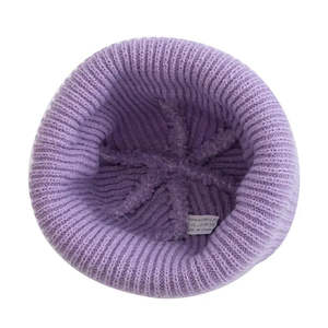 Chapeau d'hiver Hello Kitty personnalisable avec pompon en fausse fourrure, respirant, en mohair, taille unique - Avec image de dessin animé et logo personnalisé - Product Image 5