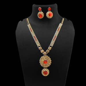 Conjunto de joyería fina Kriaa, Collar chapado en oro con piedra austriaca roja 1106306 - Product Image 1