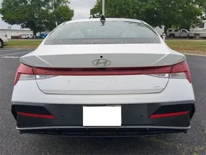 Hyundai Elantra Híbrido 2024 en perfecto estado - Product Image 2