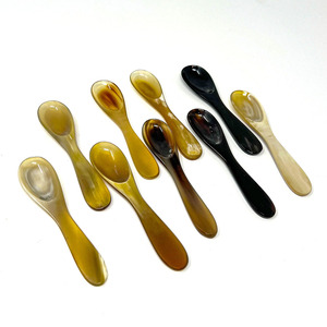 Cuillère en corne de buffle Outils de cuisine Corne de service à salade Cuillère à mélanger cuillère à dîner avec produit en vente - Product Image 6