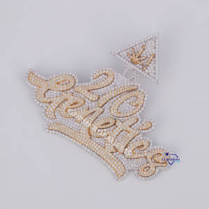 Este colgante de Hip Hop de oro blanco de 14 quilates cuenta con deslumbrantes diamantes de corte redondo de Labgrown, claridad VVS mejorada, precio inmejorable - Product Image 5