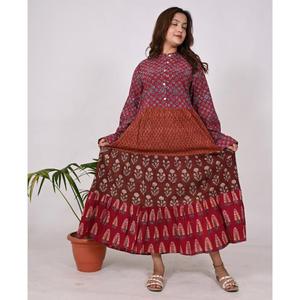 ชุดเดรสยาวสไตล์โบฮีเมียนสำหรับผู้หญิงชุดเดรสแม็กซี่ผ้าฝ้ายพิมพ์ลายดอกไม้งานปาร์ตี้ยาวถึงพื้นพร้อมดีไซน์แบบเย็บปะติด - Product Image 3