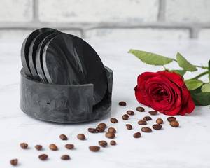 Juego de 4 Posavasos de Mármol Negro con Soporte, Jesmonite, Hechos a Mano, Minimalistas, Vajilla Neutral - Product Image 3
