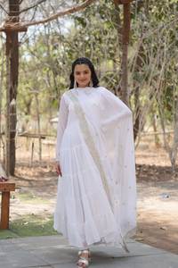 Robe blanche avec dupatta, prête à porter, collection de créateurs indiens, tenue décontractée pour femmes, tenue de soirée, Diwali, Surat, vente en gros, prix bas - Product Image 4