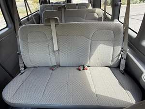 Conversión de GMC Savana LT 3500 4WD 2024, Motor V8 de 6.6 Litros - Product Image 4