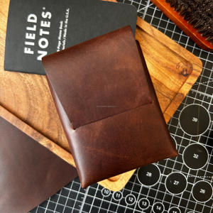 Cartera de cuero sin costuras con diseño de anime, minimalista, de cuero genuino, tarjetero para bolsillo frontal, para hombre, con caja de regalo LSSW-0002 - Product Image 1