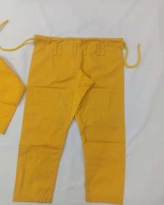 Uniforme de Karate Gi ligero de primera calidad para adultos y niños, traje de artes marciales duradero con cinturón a la venta - Product Image 4