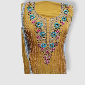 Dames traditionnelles en soie Salwar Kameez vêtements de fête ethniques élégants avec des motifs de fantaisie brodés à la main mode pakistanaise indienne - Product Image 3