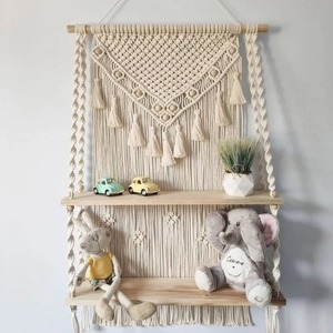Estante colgante de pared de macramé diseño bohemio hecho a mano unidad flotante de madera de primera calidad para sala de estar precio al por mayor - Product Image 1