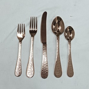 Cubiertos de Boda de Acero Inoxidable Forjados a Mano, con Acabado en Oro Rosa PVD, Mango Martillado, Juego de Cuchara y Tenedor - Product Image 6