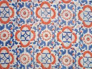 Tissu imprimé bloc à la main indien beau tissu décoratif en coton imprimé floral fait à la main fabrication de robes - Product Image 2