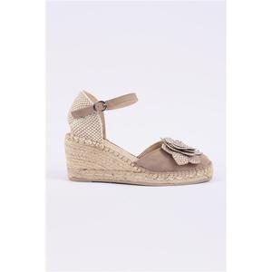 Alpargata cerrada con punta en cuña - Product Image 1