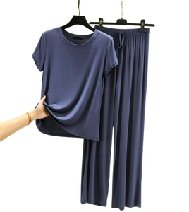 Suministro a granel de ropa de mujer, conjunto informal de dos piezas de Color sólido, estampado de logotipo personalizado, cuello redondo, manga corta, Top y pantalones, trajes - Product Image 2