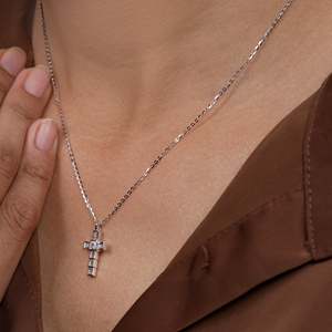 Collier pendentif croix en argent 925 plaqué or SHREYA DIAM avec zircon, cadeau religieux chrétien, bijoux tendance unisexe - Product Image 5