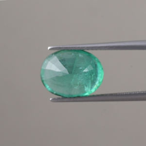 พลอยมรกตธรรมชาติแท้ รับรองโดย IGI ผู้ตรวจสอบอิสระ ขายส่ง พลอยเม็ดเดี่ยว 5.16 กะรัต ทรงรี 12x9.5 มม. สีเขียวพรีเมียม - Product Image 3