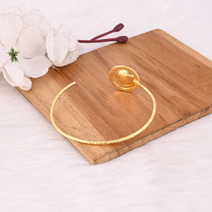 Brazalete Abierto de Latón Chapado en Oro, Diseño Simple y Moderno, Joyería Personalizada para Mujer, Regalos de Aniversario - Product Image 3