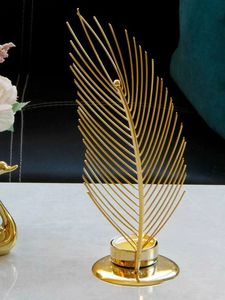 Porte-bougie décoratif en métal doré pour Diwali, conçu pour projeter de magnifiques motifs de lumière de bougie et ajouter de la beauté festive aux maisons - Product Image 4