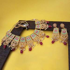 ชุดสร้อยคอหินสีเขียวรูป meenakari และออสเตรียของ kriaa ชุบทอง1113801 - Product Image 1