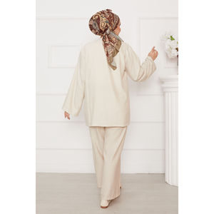 Ensemble de costume pour femme en coton 100% respirant, beige, coupe ample, avec fermeture à nouer sur le devant - Product Image 6