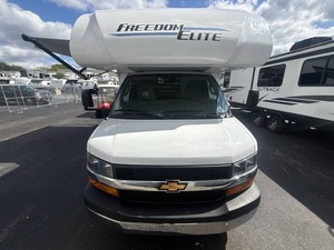 Excellente condition, comme neuve : Nouvelle caravane de voyage T-h-o-r F-r-e-e-d-o-m E-l-i-t-e 19H-E-C 2026 pour l'extérieur, maison mobile, camping-car - Product Image 4