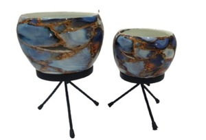 Jardinière en métal blanc avec motif floral bleu et support trépied, pot de plante décoratif pour la maison, l'hôtel, le bureau, le salon - Product Image 3