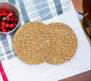 Posavasos de ratán y juego de alfombrillas para mesa de comedor de 2 manteles individuales de mimbre redondeados de mimbre tejidos de bambú para mesa de comedor - Product Image 1