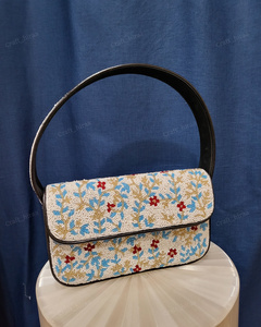 Sac à main indien entièrement artisanal avec poignée supérieure florale perlée, pochette de luxe faite à la main pour femmes, sac à main pour mariage, soirée - Product Image 1