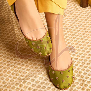 Best Selling Women <b>Khussa</b> High Quality Anti-Slippery Genuine Leather Upper Raw Silk Lining Customizable Outdoor Footwear - Product Image 2