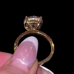 Bague de fiançailles classique solitaire en or jaune plaqué avec halo caché, pierre ronde de 10 mm, bijoux fins - Product Image 4