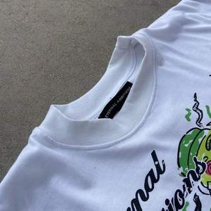 Camiseta Oversize Corta y Cuadrada para Hombre, de Felpa Francesa de 300 Gsm, con Cuello Grueso, Efecto Desgastado Ácido, Pedrería y Estampado DTG/Serigrafía - Product Image 5