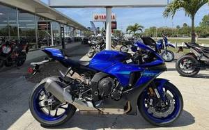 Motocicleta Deportiva Usada 2024 R1 1000cc, Refrigeración Líquida, 6 Velocidades, ABS, Gasolina, Ideal para Conducción a Alta Velocidad y Entusiastas de las Pistas - Product Image 4