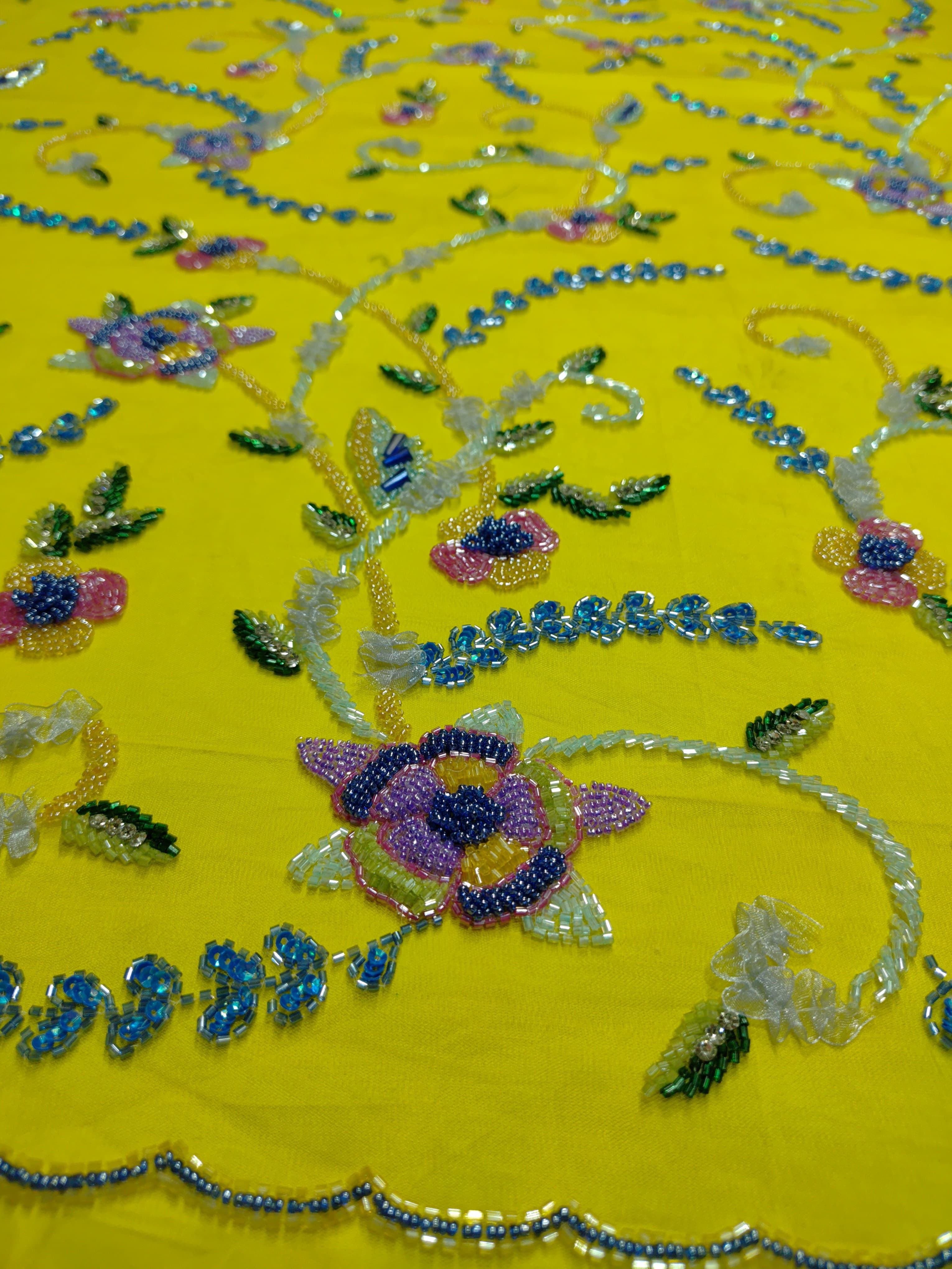 สีเหลือง