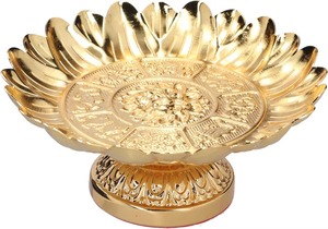 Bol décoratif en or avec motif de fleurs Plateau de centre de table au design floral élégant pour la décoration intérieure Table à manger Utilisation de l'affichage des accents - Product Image 6