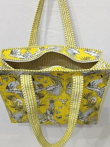 Sac fourre-tout en coton matelassé jaune fait à la main pour femmes, toile à double poignée en toile à motif floral pour un usage quotidien, voyage - Product Image 5