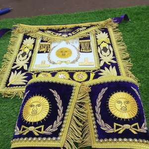 Ensemble de Régalia Maçonnique de Haute Qualité Fait Main : Tablier, Col et Accessoires avec Détails Brodés Dorés - Product Image 5