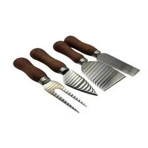 Ensemble de fromage avec couteau à trancher et fourchette à manche en bois - Product Image 4