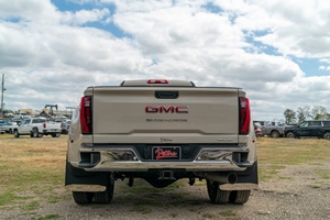 รถบรรทุก GMC Sierra 3500 Duramax SLE 4WD ปี 2026 ภายในสีเข้ม พวงมาลัยซ้าย พร้อมแผ่นรองพื้นกระบะแบบพ่น จัดส่งฟรี - Product Image 6