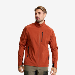 Chaqueta de caparazón suave que ofrece un fuerte aislamiento, tela suave y transpirable y exterior resistente al viento para viajes en clima frío. - Product Image 4