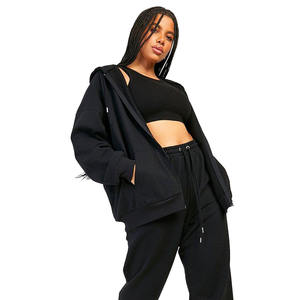 Sweat à capuche à fermeture éclair de base en molleton lourd de couleur noire pour femmes de grande taille avec poches et cordes à boucle en métal - Product Image 3