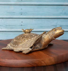 Figurine de tortue en art Dokra, objet décoratif en laiton doré, décoration d'intérieur, style moderne, décoratif - Product Image 2