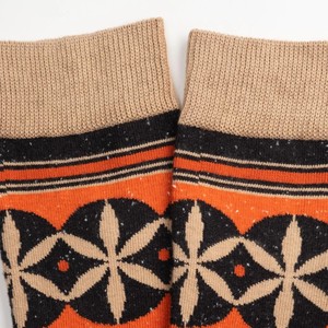 Calcetines de Jacquard Personalizados con Patrones Folclóricos Vintage, Tejidos en Algodón, Ecológicos, Transpirables, Fabricante ODM en Vietnam, Certificado BSCI - Product Image 2