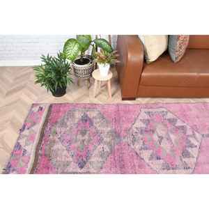 Alfombra Turca de Pasillo 2.9x12.1 pies (87x368 cm), Alfombra Vintage con Borde Rosa - Product Image 1