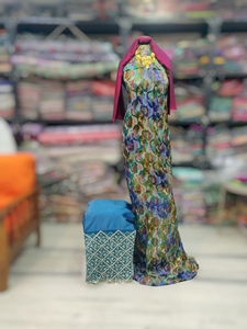 Châle de robe en velours twill jacquard somalien multicolore avec imprimé rayures géométriques brodé rouge et tissu de luxe - Product Image 4