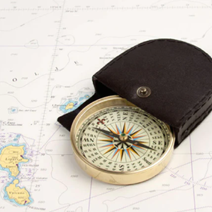 SE เข็มทิศทองเหลืองเรืองแสงในที่มืดพร้อมแหวนทองขนาดใหญ่และพื้นหลังแนวนอนในราคาขายส่ง - Product Image 6