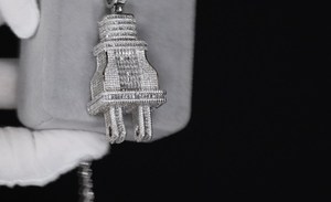 จี้เงินแท้ 925 รูปกางเขน สไตล์ฮิปฮอป ประดับเพชรโมอิสซาไนต์ ดีไซน์แฟชั่นสตรีทสุดเท่  จี้ห้อยคอแบบสั่งทำพิเศษ - Product Image 2